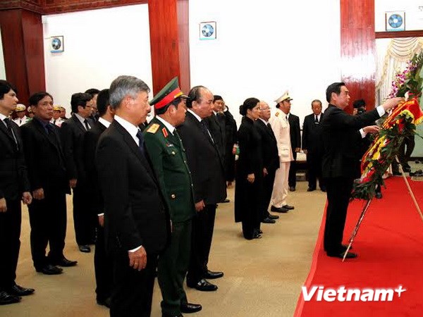 គណះប្រតិភូជាន់ខ្ពស់វៀតណាមអញ្ជើញចូលរួមឈាបនកិច្ច បណ្តាថ្នាក់ដឹកនាំឡាវ។